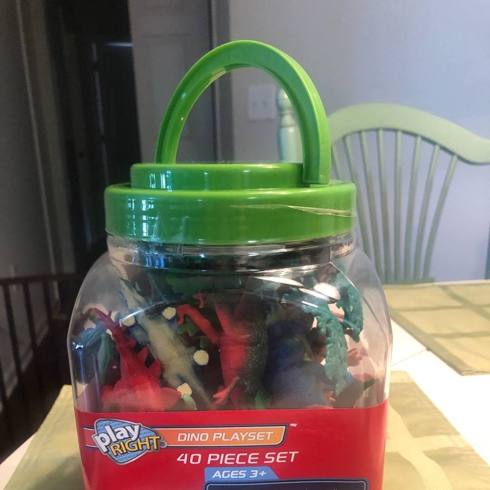 New 40 piece Dino play set